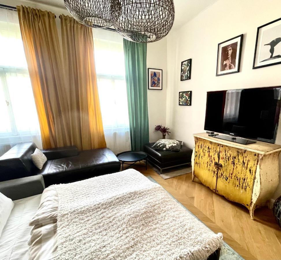 Outstanding Apartment In Center Прага Екстериор снимка